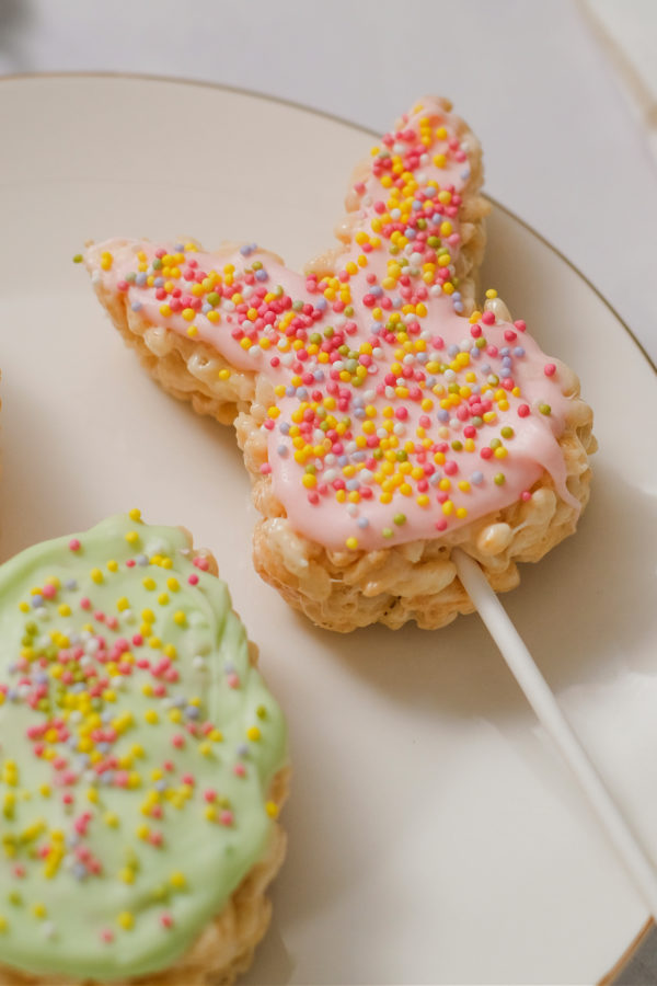 Easter Egg Rice Krispie Treats on a Stick - Reluctant Entertainer