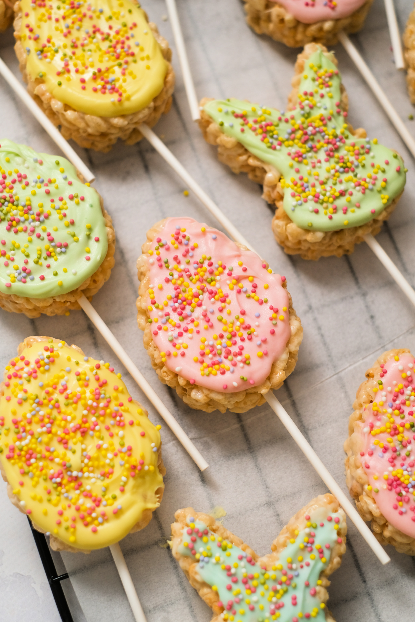 Easter Egg Rice Krispie Treats on a Stick - Reluctant Entertainer