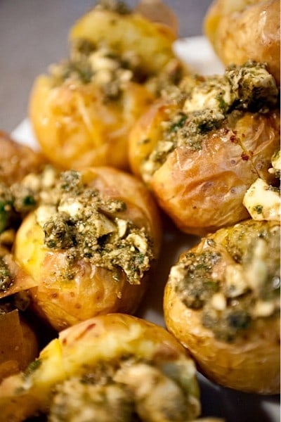 Easy Pesto Baked Potatoes #potatoes #reluctantentertainer