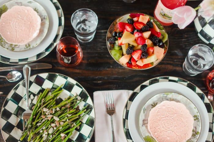 Refreshing fruit salad is welcome anytime -- Vanilla Fruit Salad Recipe, served at brunch, as a dessert, or snack. A great potluck dish! #fruitsalad Delicious Vanilla Fruit Salad Recipe
