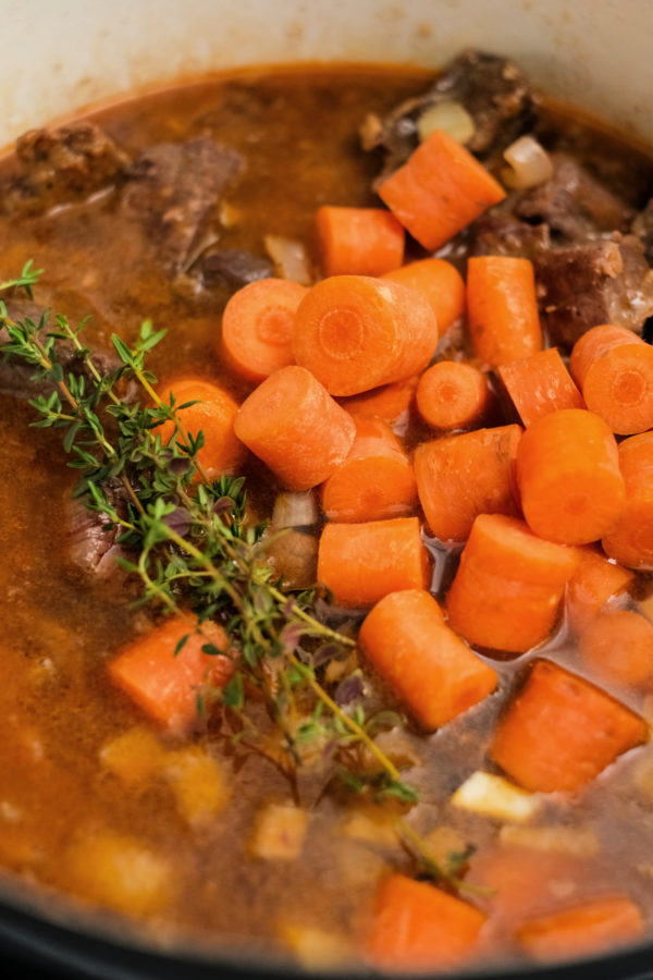 making beef stew with carrots and thyme