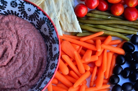 Bush's Cannellini Beans and Beet Hummus | reluctantentertainer.com