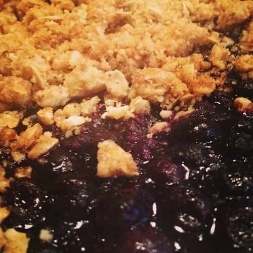 Blueberry Crisp | reluctantentertainer.com