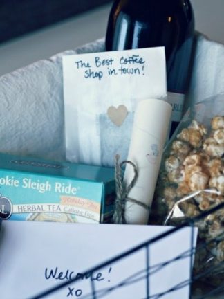 This DIY New to Town Gift Basket Welcome Map is the perfect way to welcome new friends or neighbors, with a basket full of a wealth of information!