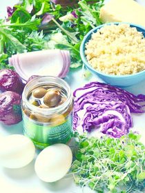 GREEN SALAD WITH BEETS AND QUINOA