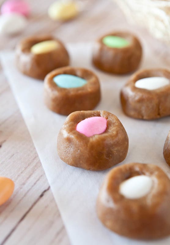 DIY No Bake Chocolate Easter Egg Cookies