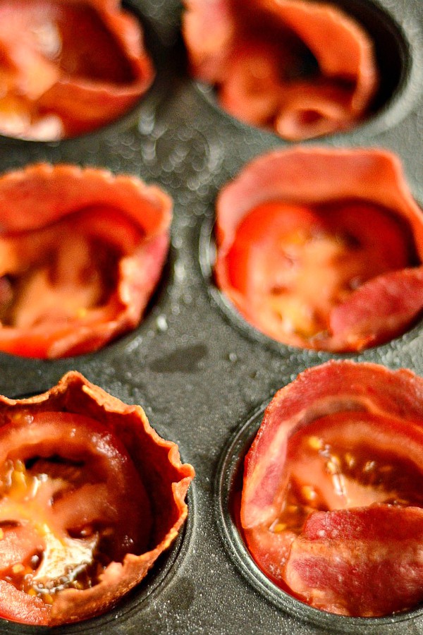 Baked Egg Tomato turkey Bacon Cups