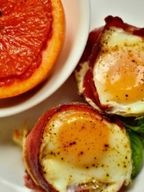 bacon egg tomato cups with grapefruit