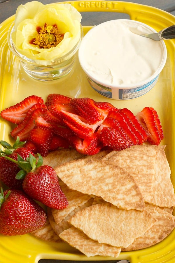 Galletas with Strawberries and Mascarpone Cheese