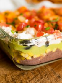 layers of 7 layer dip in glass pan