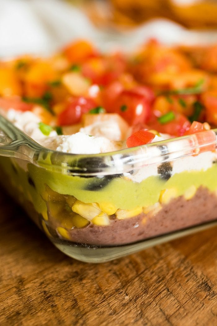 layers of 7 layer dip in glass pan