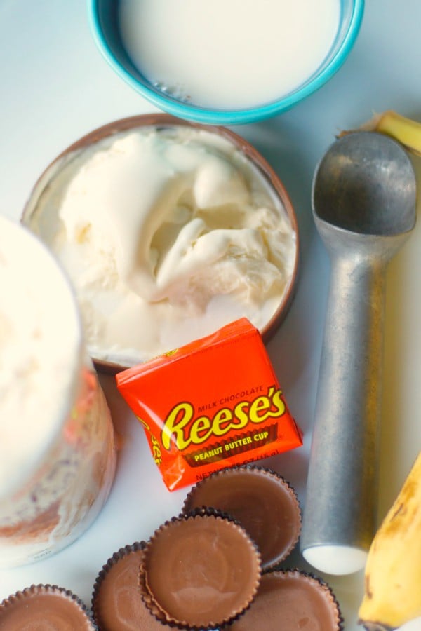 #MilkshakeWeek Peanut Butter Cup Banana Milkshake Recipe | reluctantentertainer.com