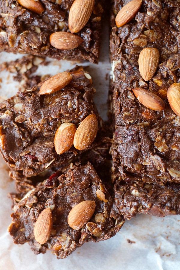 NO-Bake Chocolate Almond Cranberry Oat Bars | reluctantentertainer.com