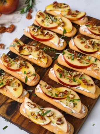 plate of apple crostini on ladyfingers