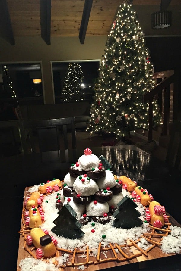 Winter Wonderland Edible Centerpiece #HostessHoliday #HostessHolidaySweeps