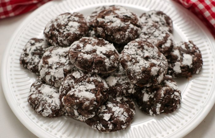 plate of crinkle cookies