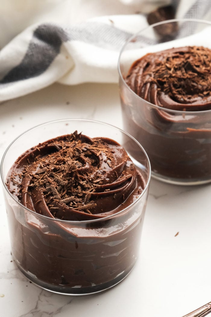 2 cups of dark chocolate mousse