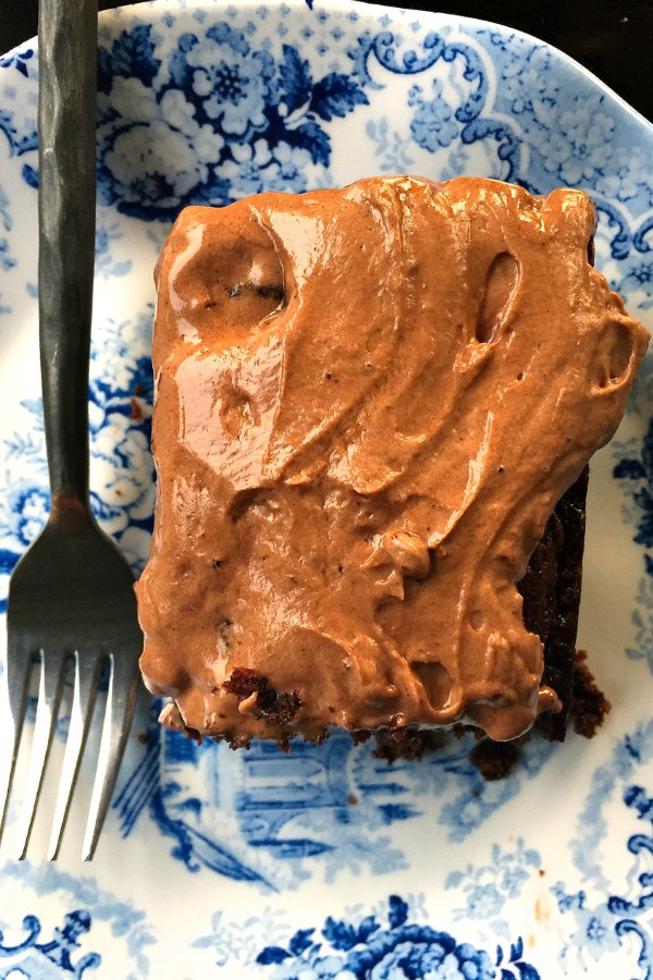 mother’s day table with gooey chocolate cake recipe