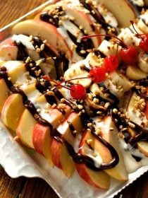 Banana Split Honeycrisp Apple Nachos @HarryandDavid