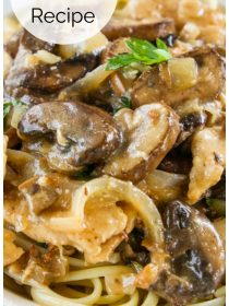 close up chicken marsala with mushrooms