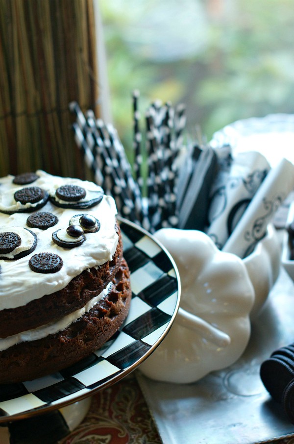 Spooky Oreo Halloween Cake Recipe for a Halloween Party