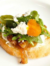 Caramelized Onion Gorgonzola Crostini