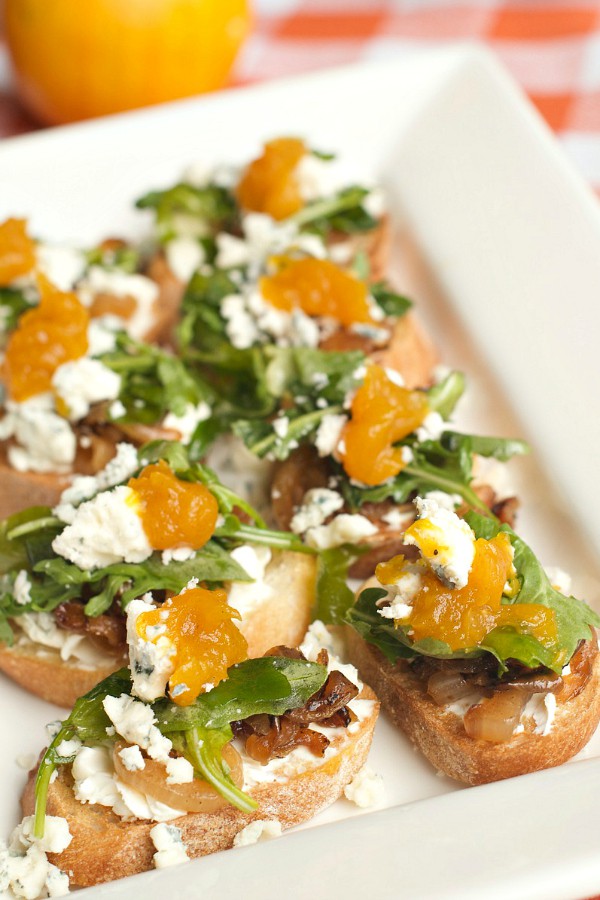 Caramelized Onion Gorgonzola Crostini