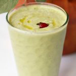 Recharge your batteries with this delicious Pear Spinach Smoothie