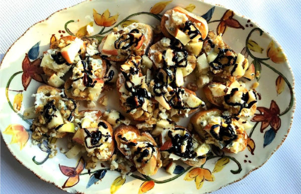 plate of apple walnut crostini