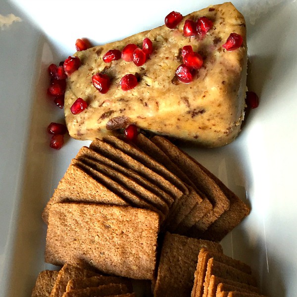 Sticky Toffee Cheese with Gingerbread Cookies Dessert