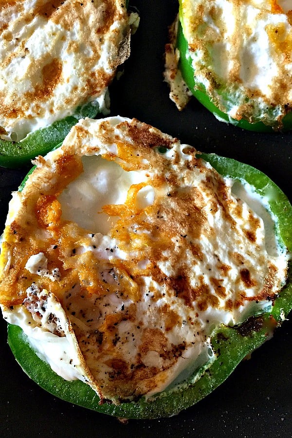 Fried Eggs in Green Pepper Rings Recipe