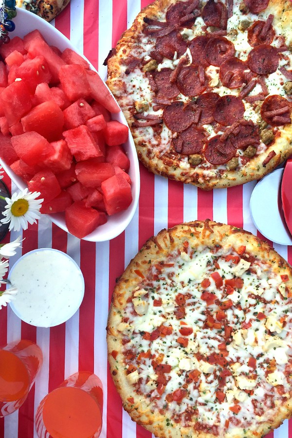 Summer Pizza Party with Easy Strawberry Lemonade