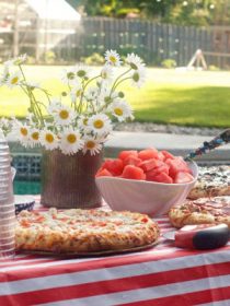 Summer Pizza Party with Easy Strawberry Lemonade