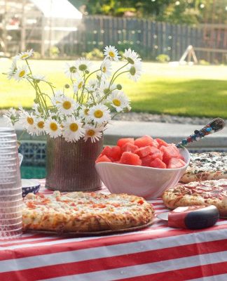 Summer Pizza Party with Easy Strawberry Lemonade