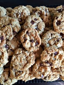 Granola Chocolate Chip Cookies