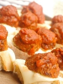This Easy Meatball Crostini Appetizer is super easy to make for last-minute dinner parties, potlucks, simple dinners, or picnics!