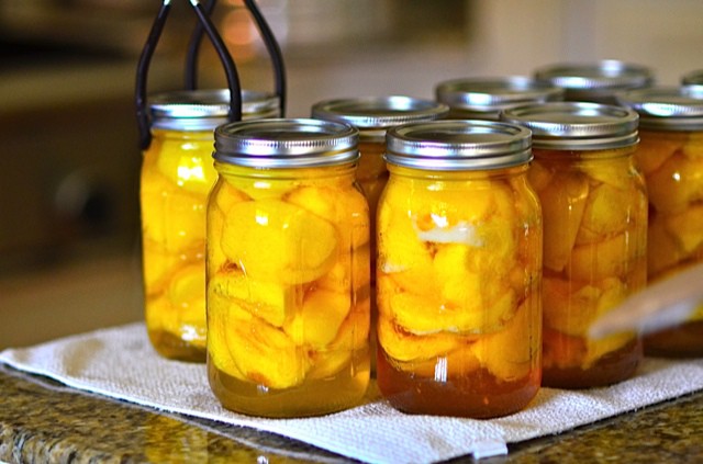Canning peaches