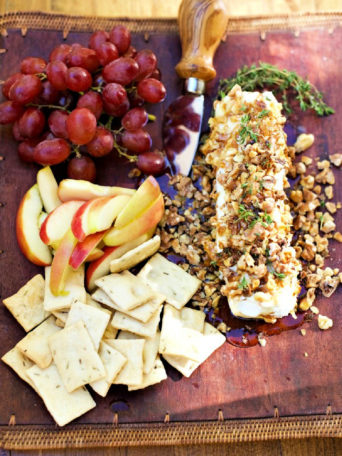 goat cheese log with apples and grapes