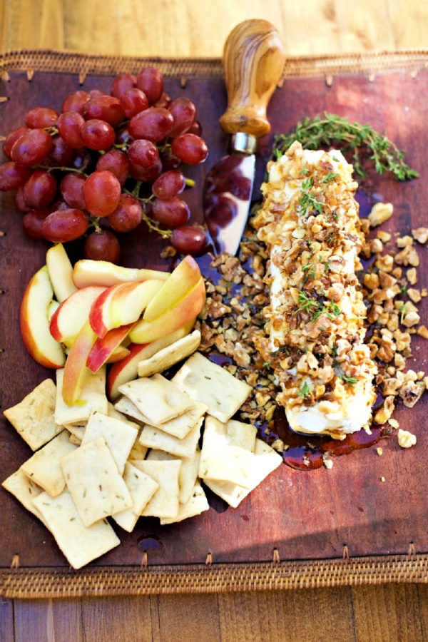 goat cheese log with apples and grapes