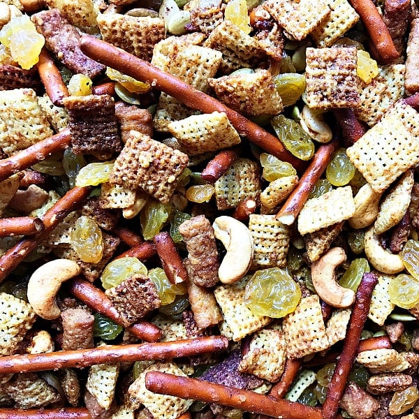 Curried Cashew Snack Mix