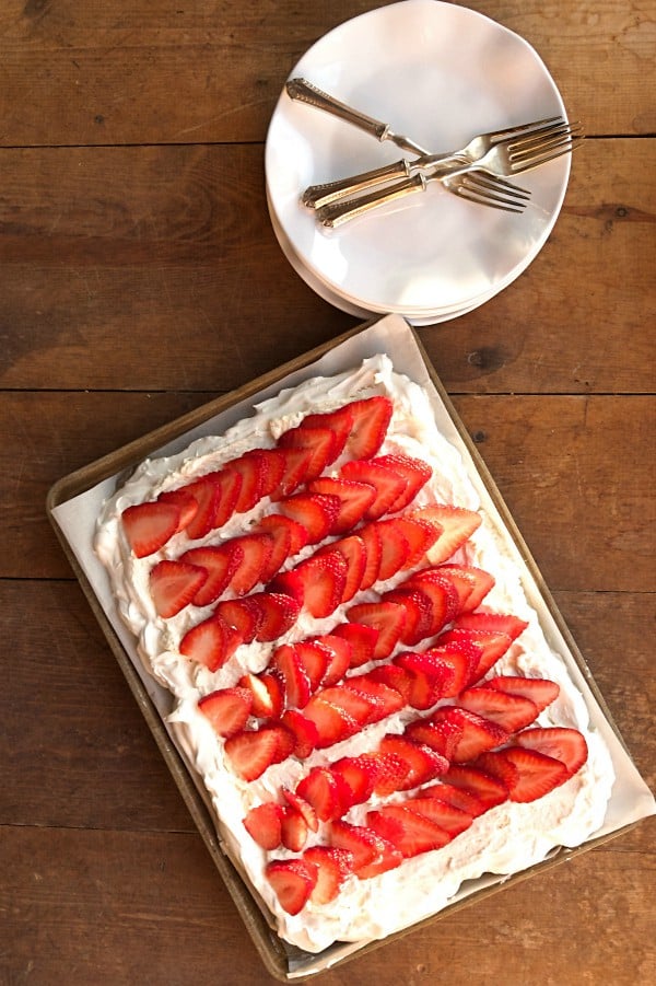 EASY Strawberry Pavlova Dessert