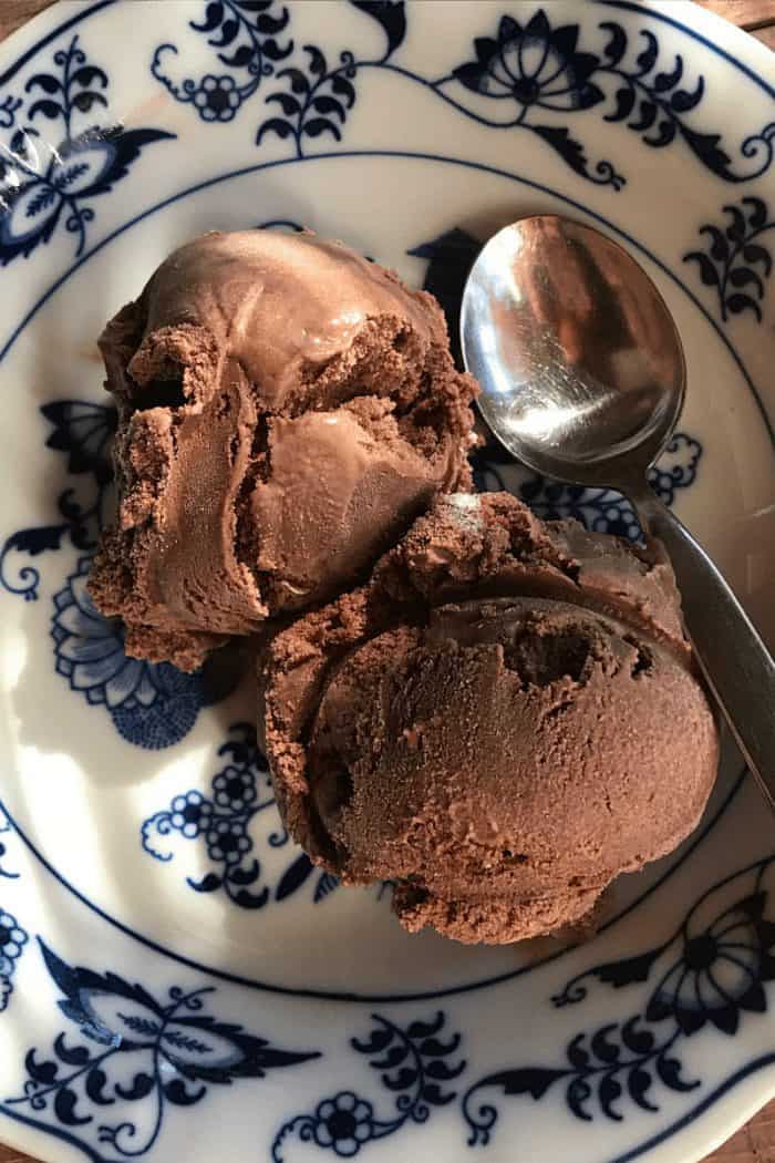 Old-Fashioned Homemade Chocolate Ice Cream - Reluctant Entertainer