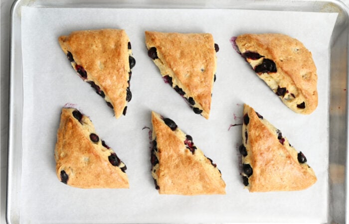 6 larged baked scones
