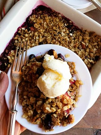 Cardamom Pear Blueberry Crisp