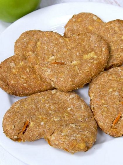 plate of apple carrot dog biscuits