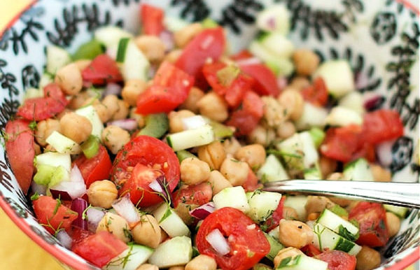 chickpea salad with tomatoes and cucumber
