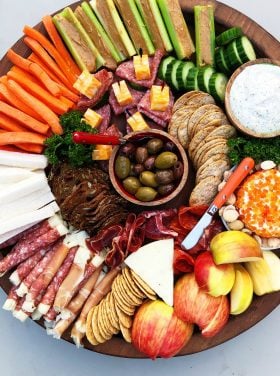 beautiful holiday kid friendly charcuterie board