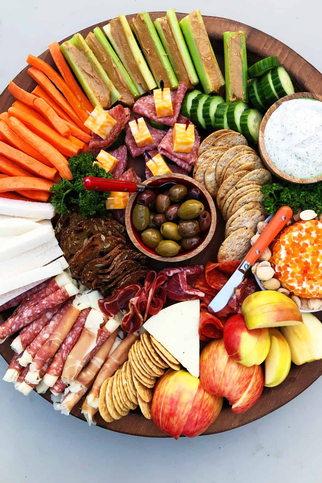 https://reluctantentertainer.com/wp-content/uploads/2018/11/Holiday-Kid-Friendly-Charcuterie-Board-10.jpg