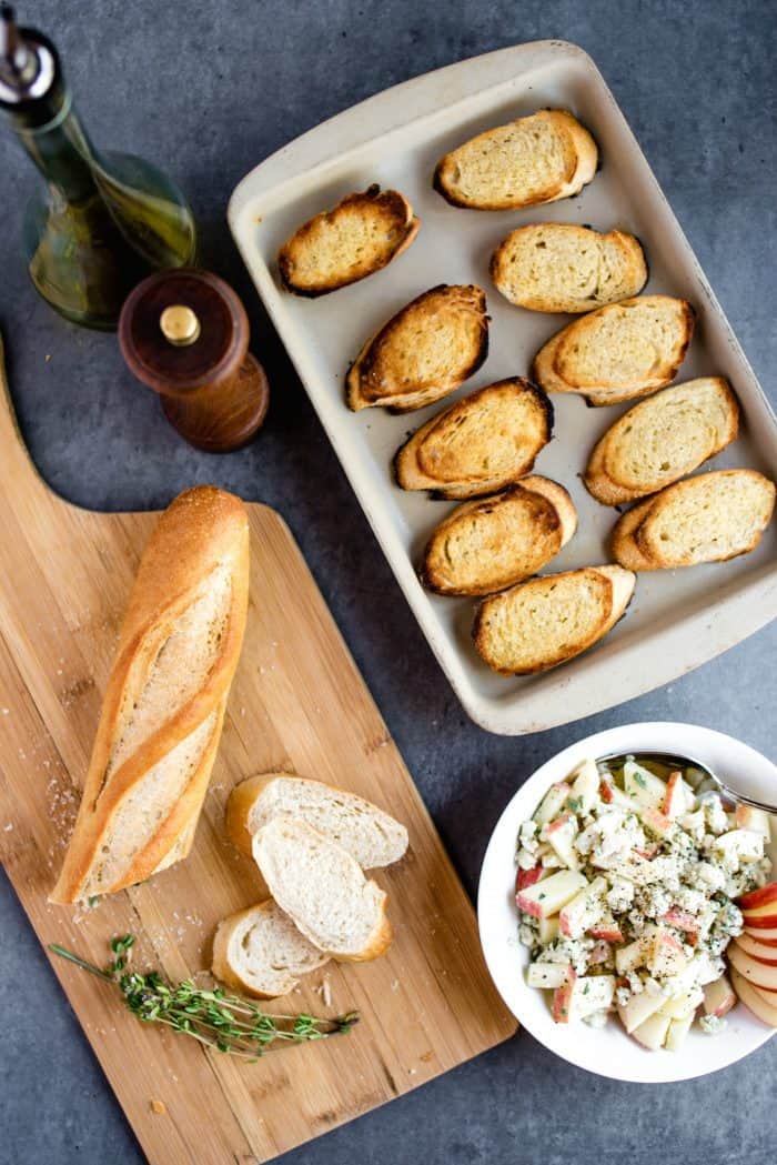 Crostini Appetizer with apples