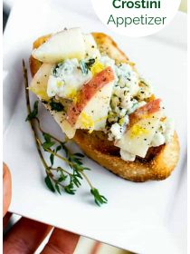 plate of apple blue cheese crostini appetizer